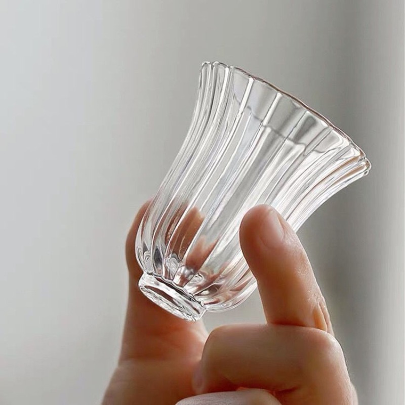 Gongfu Tea Set - 和風ミニガラス製茶碗、花びら模様の工夫茶セット、50mlの小杯、透明な飲み物用具