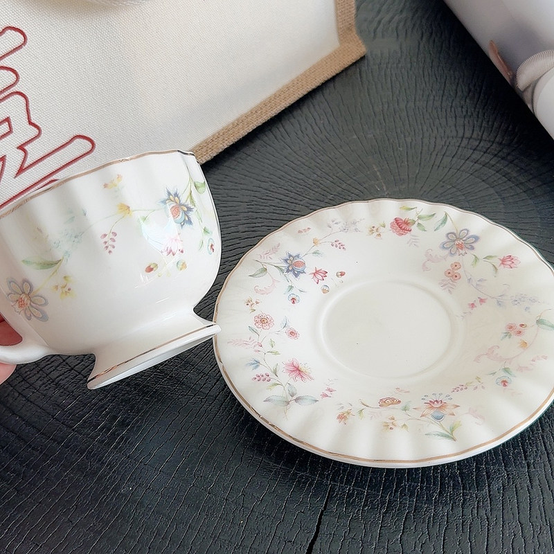 金彩花柄プリントコーヒーカップディッシュセット 新品 200 - Draw Coffee And Tea のレビューと価格