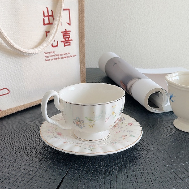金彩花柄プリントコーヒーカップディッシュセット 新品 200 - Draw Coffee And Tea のレビューと価格